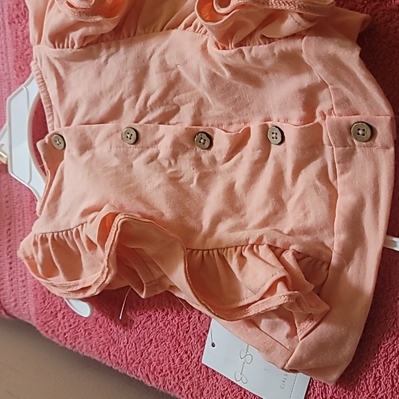 Short Set - Picture 2 of 3